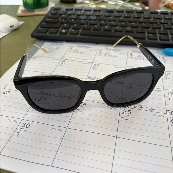 Accessories - Stylish Black Sunglasses